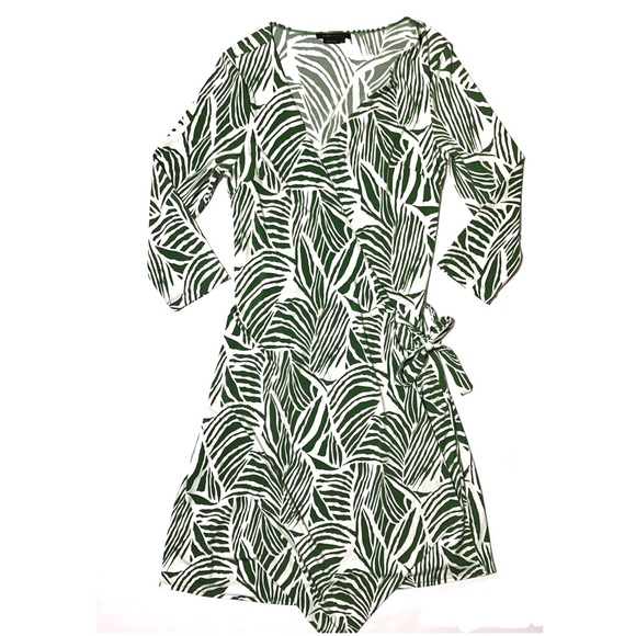 BCBGMaxAzria Dresses & Skirts - BCBG Maxazria Palm Leaf Wrap V Neck Slinky Dress
